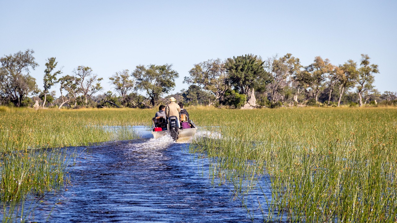 Botswana Boat Safari Simakade
